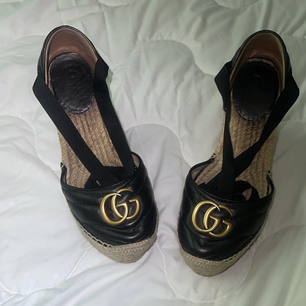 Little used black Gucci shoes original price 890 $plus tax, in perfect condition